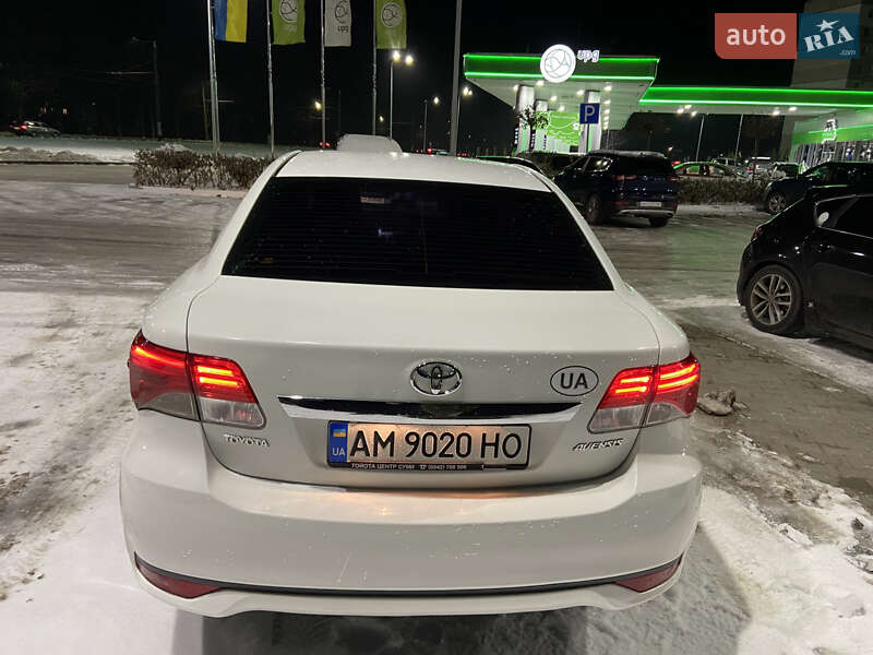 Седан Toyota Avensis 2012 в Житомире