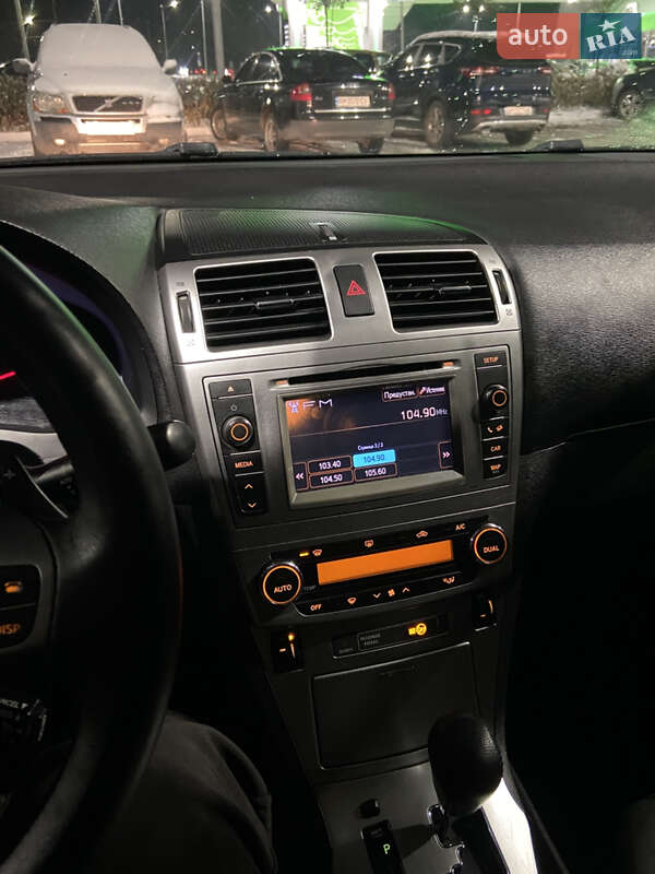 Седан Toyota Avensis 2012 в Житомире