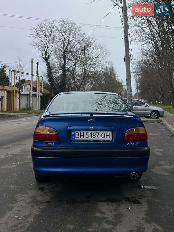 Седан Toyota Avensis 1998 в Одессе