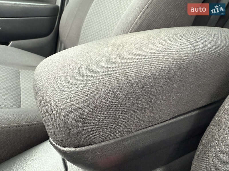 Универсал Toyota Avensis 2006 в Ровно