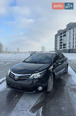 Седан Toyota Avensis 2012 в Черкасах