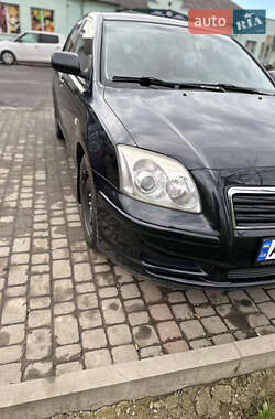 Седан Toyota Avensis 2004 в Ужгороде