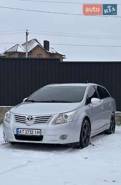 Універсал Toyota Avensis 2011 в Чернівцях