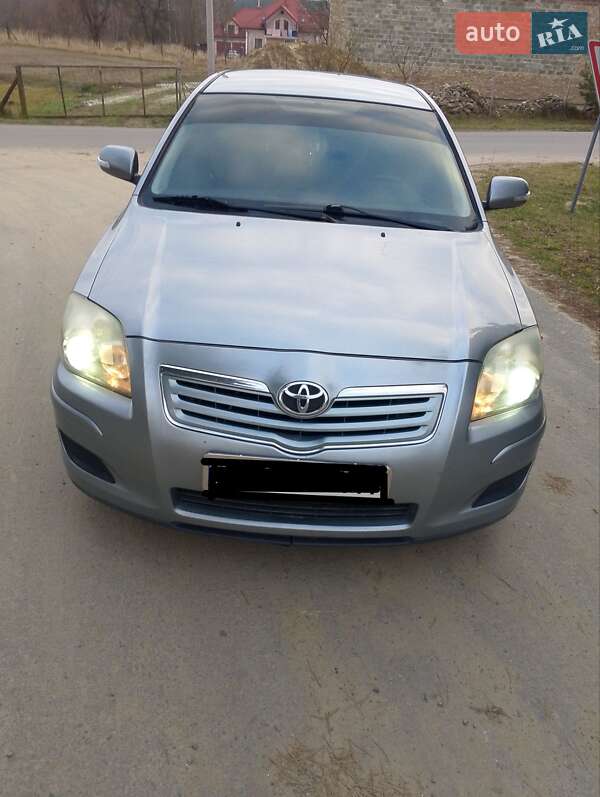 Седан Toyota Avensis 2008 в Львове