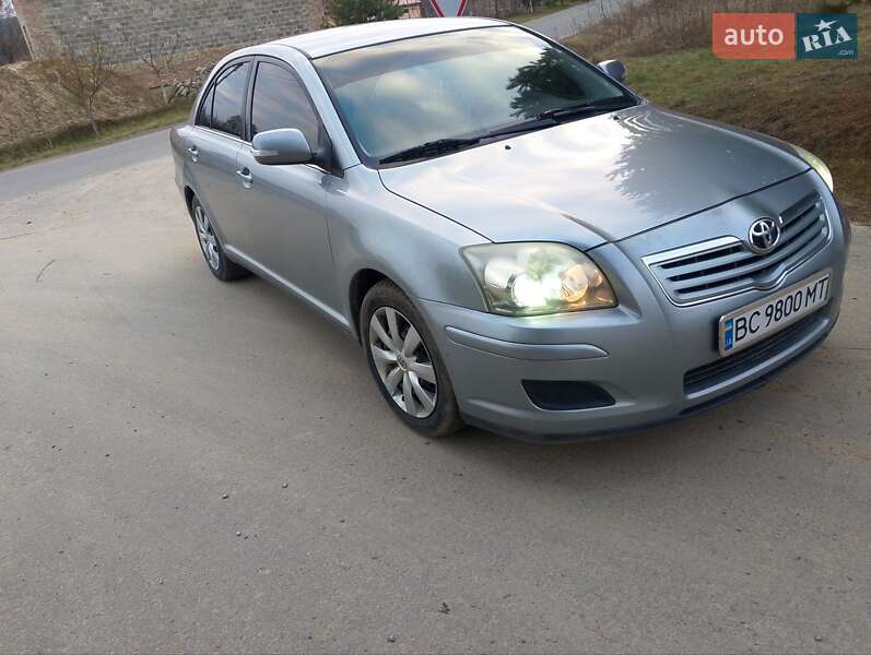 Седан Toyota Avensis 2008 в Львове
