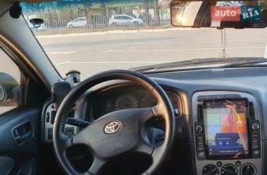 Седан Toyota Avensis 2000 в Одесі