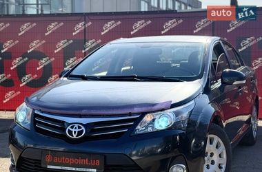 Седан Toyota Avensis 2012 в Сумах