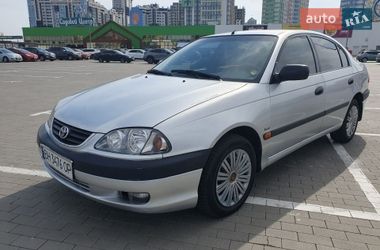 Седан Toyota Avensis 2000 в Одесі