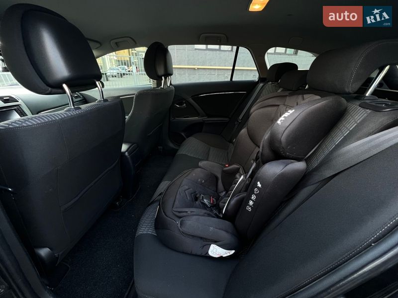 Универсал Toyota Avensis 2011 в Луцке