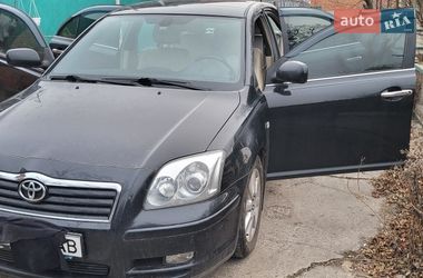 Седан Toyota Avensis 2004 в Кривом Роге