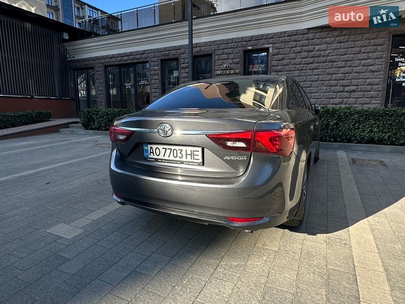 Седан Toyota Avensis 2017 в Ужгороде