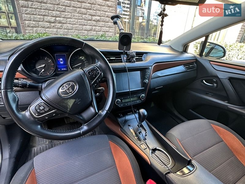 Седан Toyota Avensis 2017 в Ужгороде