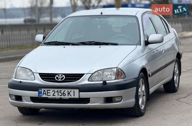 Седан Toyota Avensis 2001 в Дніпрі