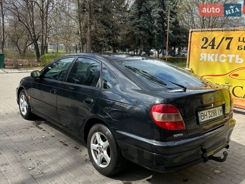 Лифтбек Toyota Avensis 2002 в Одессе