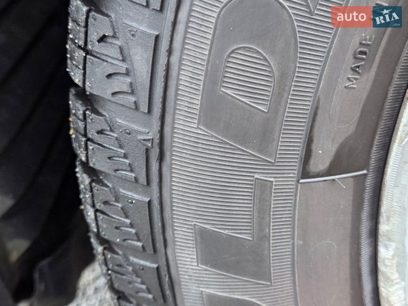 Универсал Toyota Avensis 2002 в Черновцах