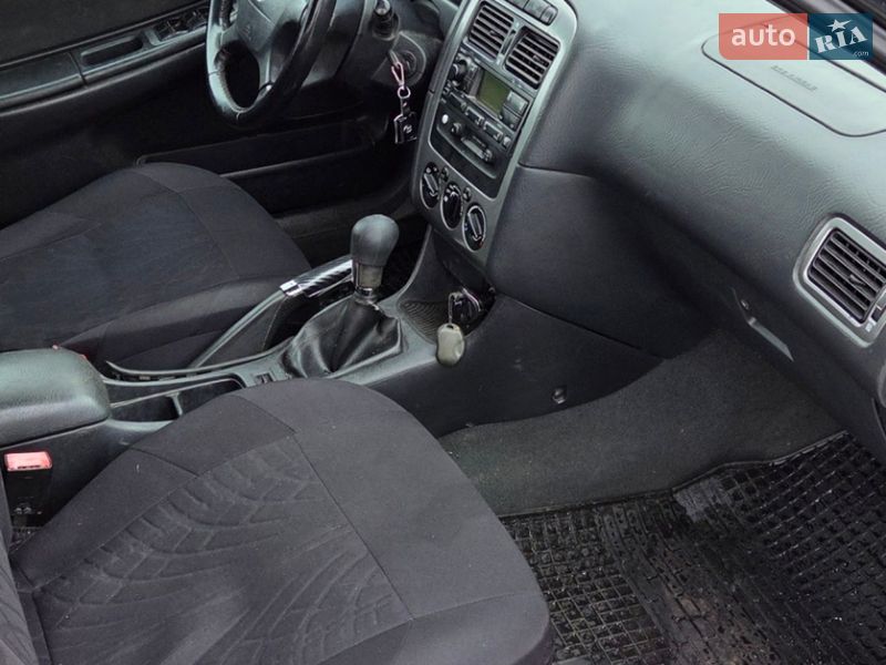 Универсал Toyota Avensis 2002 в Черновцах