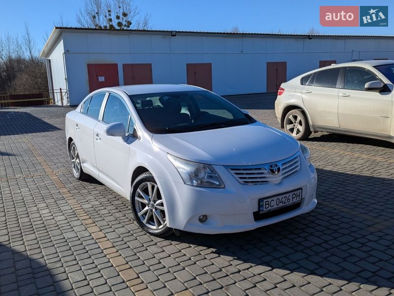 Седан Toyota Avensis 2010 в Львове
