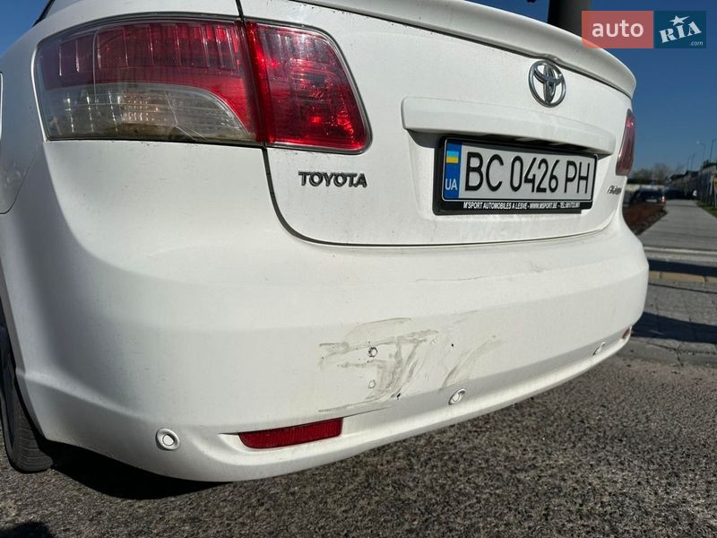 Седан Toyota Avensis 2010 в Львове
