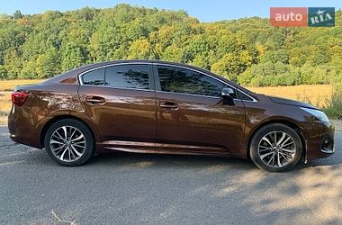 Седан Toyota Avensis 2015 в Мукачево
