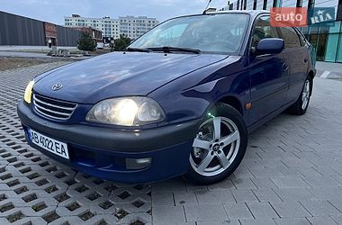 Ліфтбек Toyota Avensis 1999 в Хмельницькому