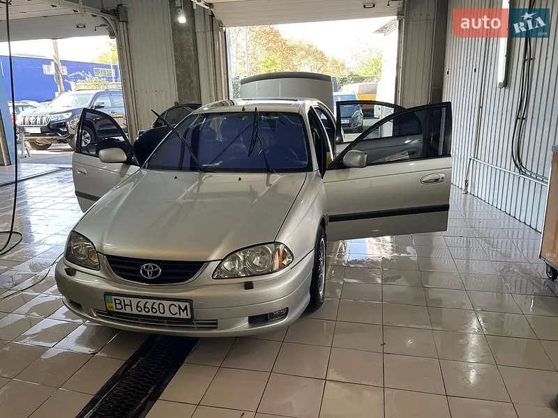 Toyota Avensis 2000