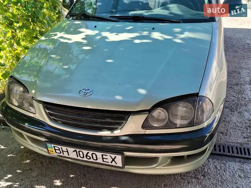 Toyota Avensis 1998
