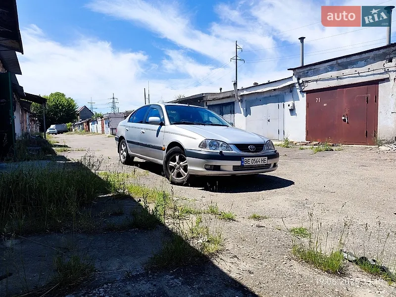 Toyota Avensis 2000