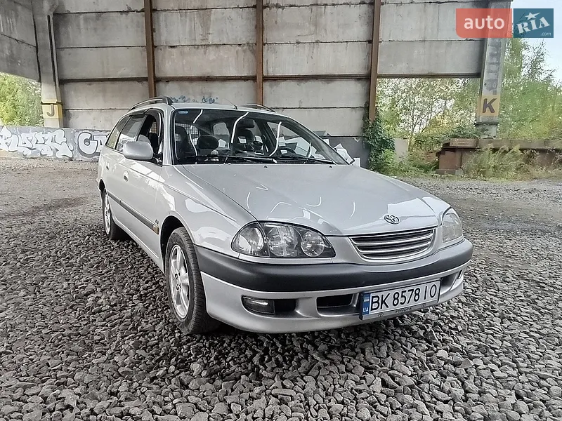 Toyota Avensis 2001