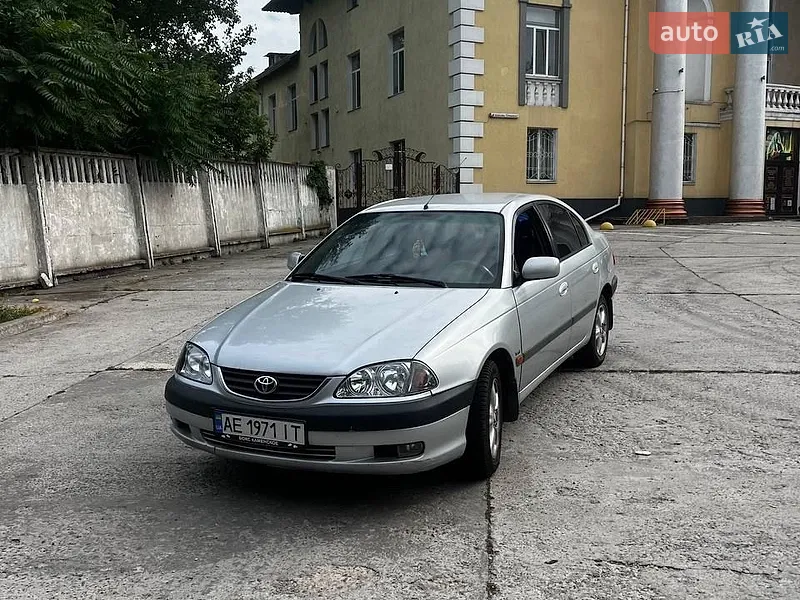 Toyota Avensis 2000