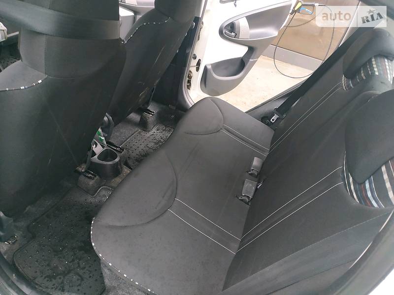 Хетчбек Toyota Aygo 2012 в Ужгороді