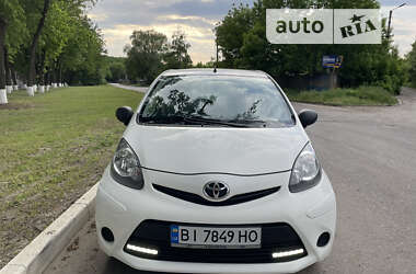 Хэтчбек Toyota Aygo 2013 в 