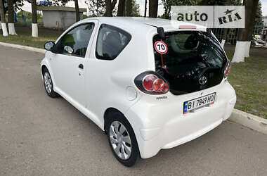 Хэтчбек Toyota Aygo 2013 в 