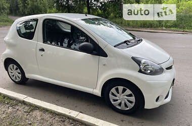 Хэтчбек Toyota Aygo 2013 в 