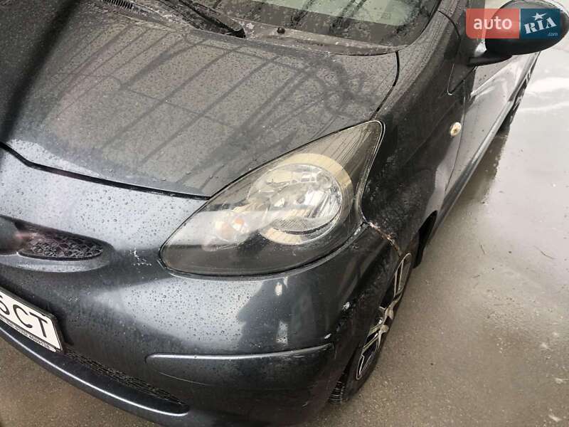 Хэтчбек Toyota Aygo 2006 в Болехове