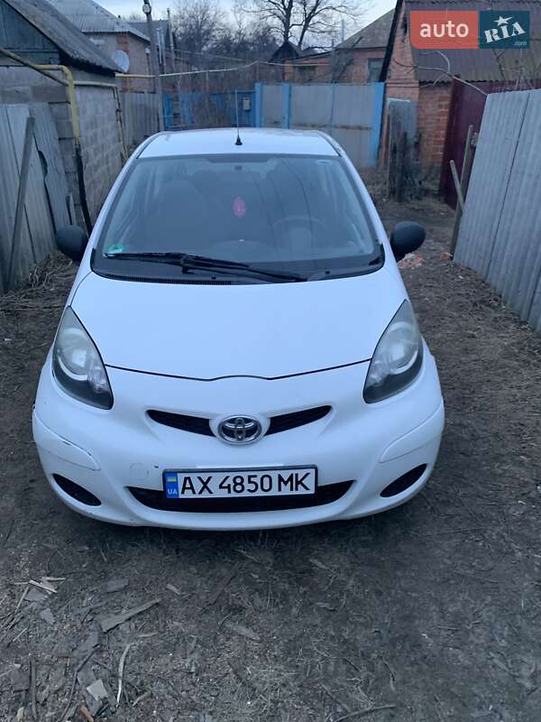 Хэтчбек Toyota Aygo 2010 в Богодухове