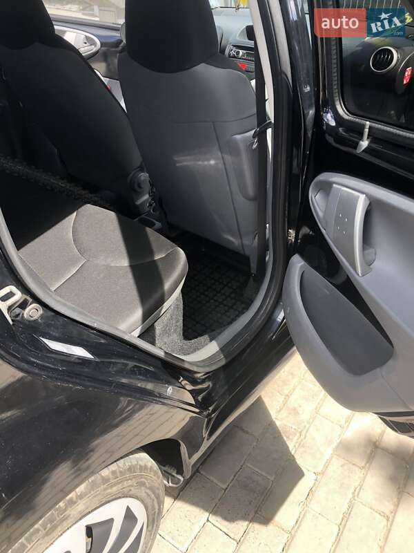 Хетчбек Toyota Aygo 2011 в Івано-Франківську