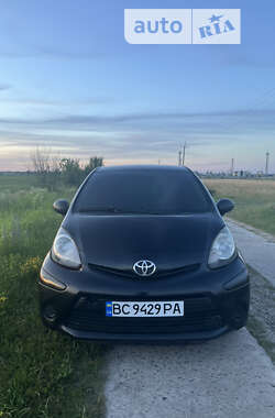 Хетчбек Toyota Aygo 2012 в Городку