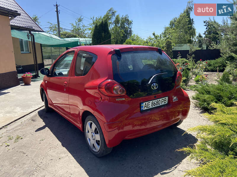 Хетчбек Toyota Aygo 2006 в Павлограді