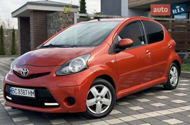 Хетчбек Toyota Aygo 2012 в Буську