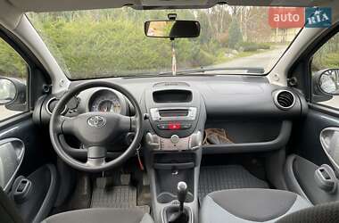 Хетчбек Toyota Aygo 2005 в Новомосковську