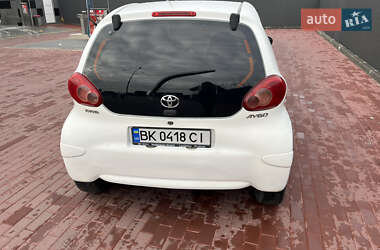 Хетчбек Toyota Aygo 2012 в Сарнах