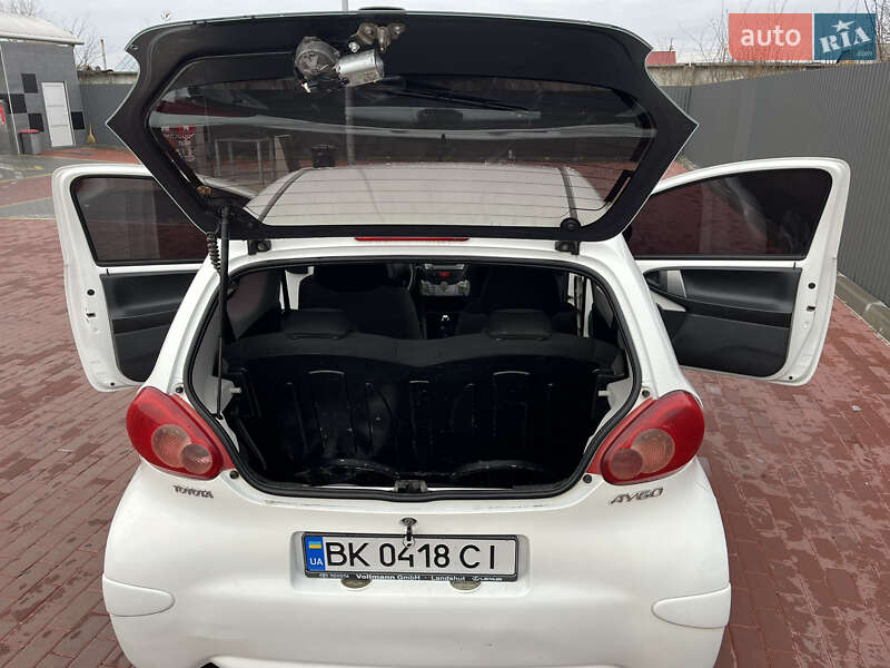 Хетчбек Toyota Aygo 2012 в Сарнах