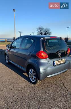 Хэтчбек Toyota Aygo 2008 в 