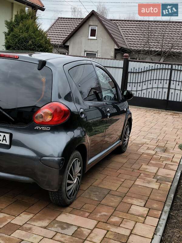 Хэтчбек Toyota Aygo 2008 в Владимире