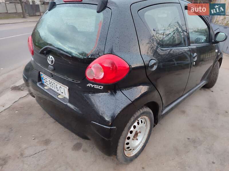 Хэтчбек Toyota Aygo 2007 в 