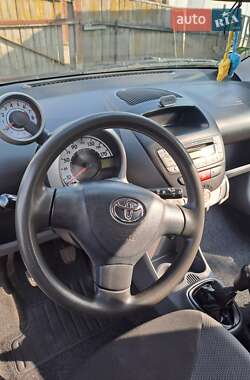 Хэтчбек Toyota Aygo 2008 в 