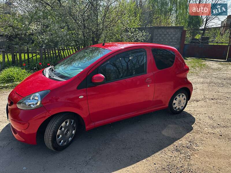 Хетчбек Toyota Aygo 2006 в Сумах
