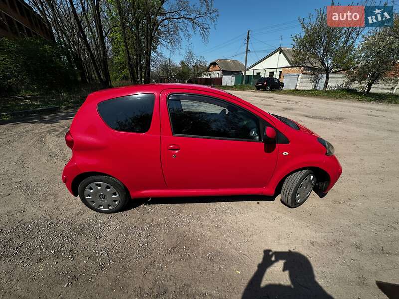 Хетчбек Toyota Aygo 2006 в Сумах