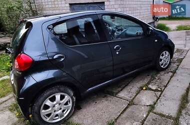 Хэтчбек Toyota Aygo 2006 в 