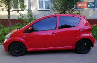 Хэтчбек Toyota Aygo 2008 в 